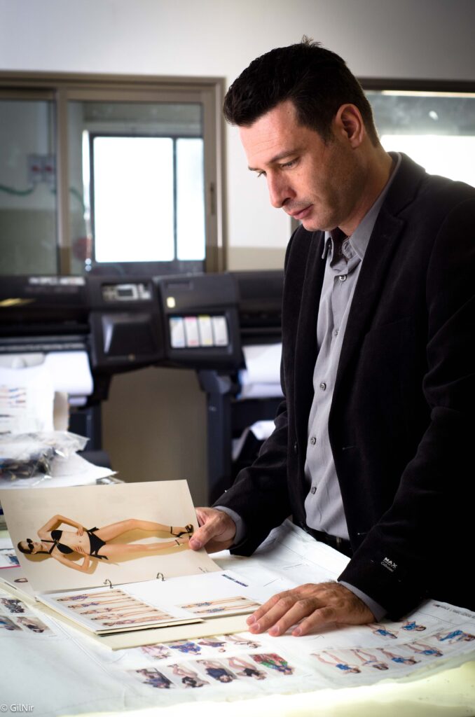 תמונה של ניר גיל בוחן הדפסה